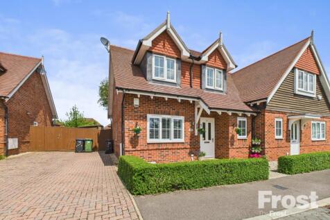 3 bedroom semi-detached house for sale