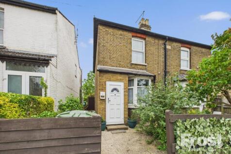 High Street, Langley, Berkshire, SL3 2 bed end of terrace house for sale