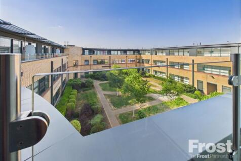 Heron Drive, Langley, Berkshire, SL3 2 bed apartment for sale