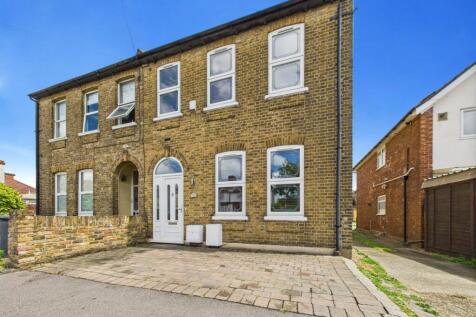 Meadfield Road, Langley, Berkshire, SL3 5 bed semi
