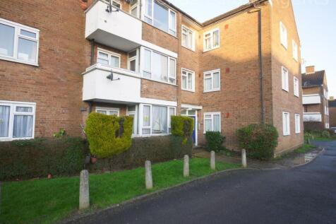 Pinner Road, Northwood HA6 2 bed flat for sale