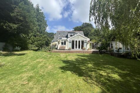 Ladock 3 bed detached bungalow for sale
