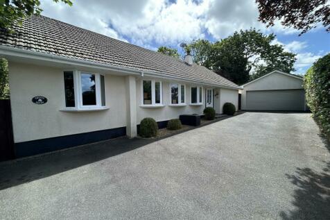 4 bedroom detached bungalow for sale