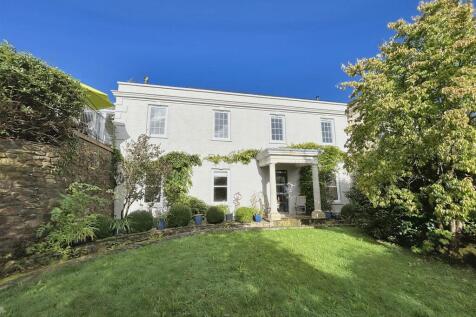 4 bedroom semi-detached house for sale