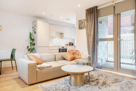Uxbridge Road, London 1 bed apartment for sale