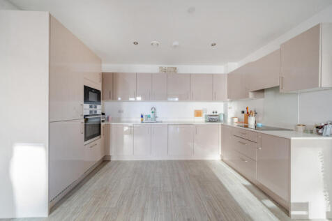 Trinity Way, London 2 bed apartment for sale
