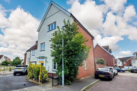 4 bedroom link detached house for sale