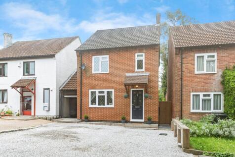 3 bedroom link detached house for sale