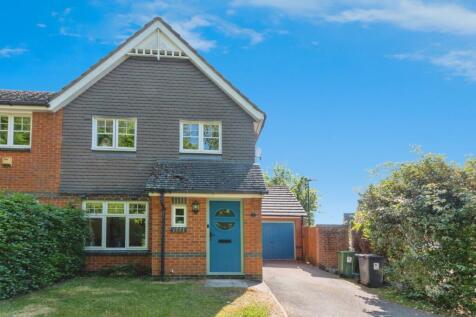 3 bedroom semi-detached house for sale