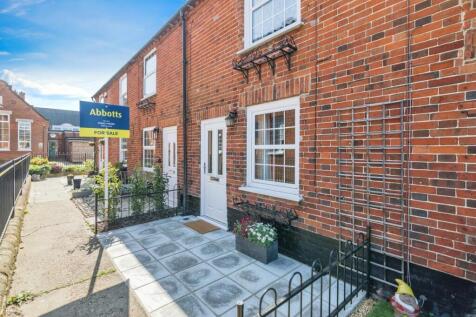 2 bedroom terraced house for sale