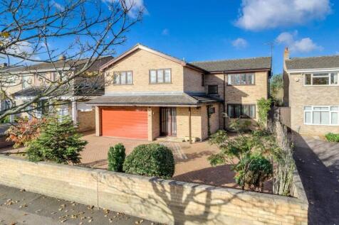 6 bedroom detached house for sale