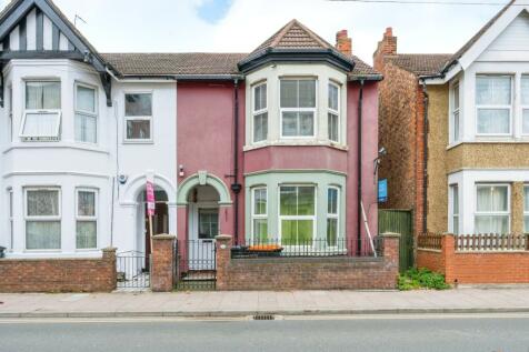 6 bedroom semi-detached house for sale