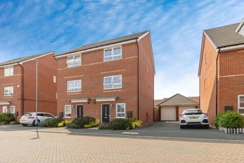 3 bedroom semi-detached house for sale