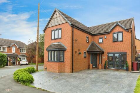 4 bedroom detached house for sale