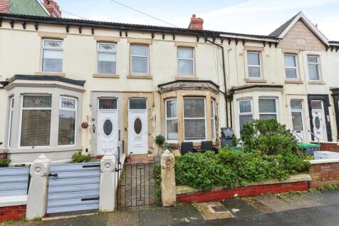 5 bedroom terraced house for sale