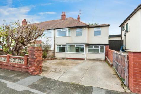 5 bedroom end of terrace house for sale