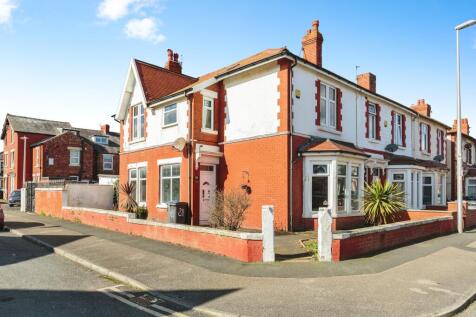 5 bedroom end of terrace house for sale