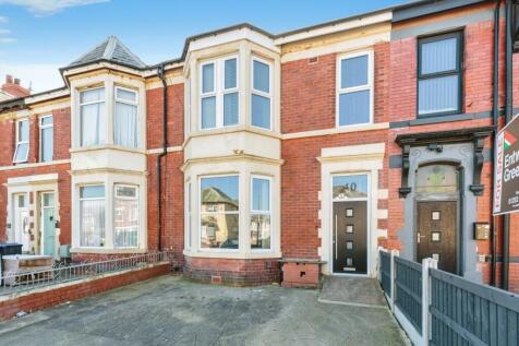 5 bedroom terraced house for sale