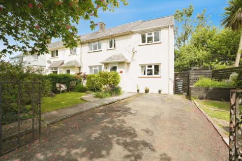 4 bedroom end of terrace house for sale