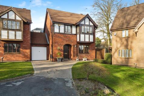 3 bedroom link detached house for sale