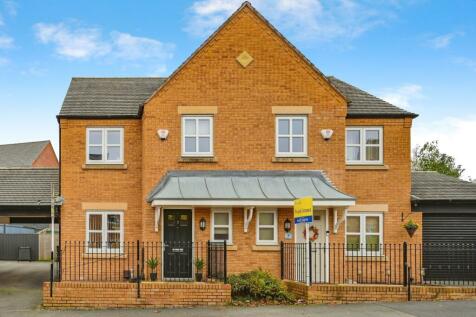 3 bedroom semi-detached house for sale