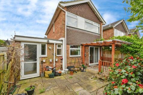 3 bedroom link detached house for sale