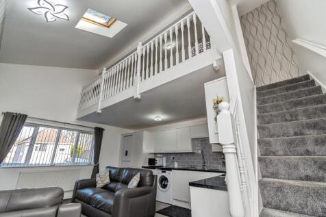 2 bedroom maisonette for sale