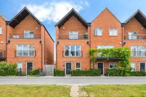 4 bedroom end of terrace house for sale