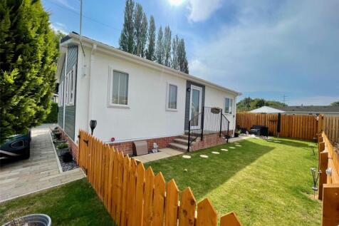 2 bedroom detached house for sale
