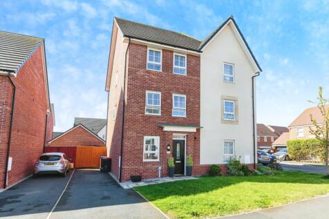 4 bedroom semi-detached house for sale