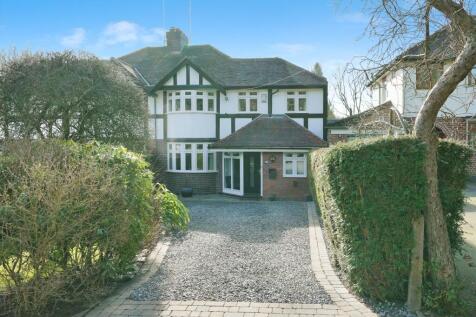 3 bedroom semi-detached house for sale
