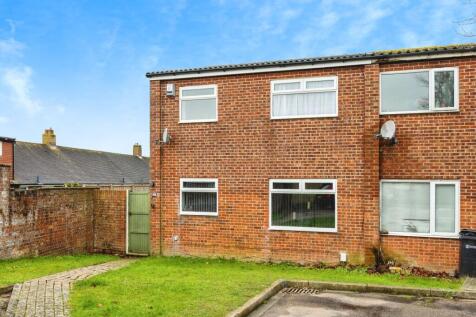 4 bedroom end of terrace house for sale