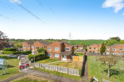 4 bedroom end of terrace house for sale