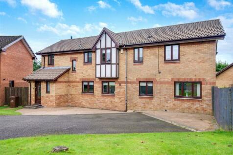 6 bedroom detached house for sale