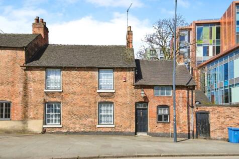 4 bedroom end of terrace house for sale