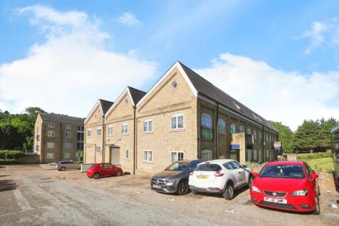3 bedroom flat for sale
