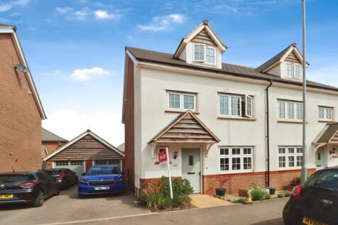 4 bedroom semi-detached house for sale