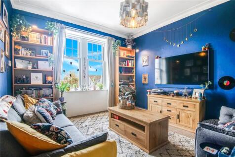 3 bedroom flat for sale