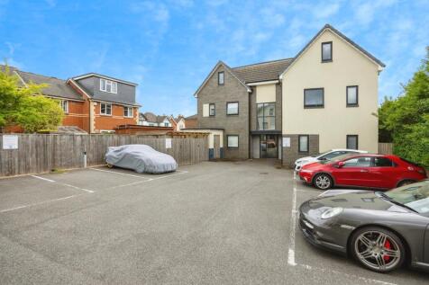 3 bedroom flat for sale