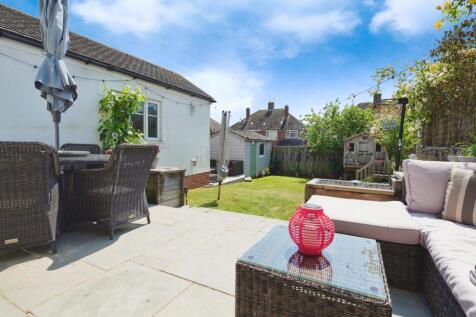 5 bedroom semi-detached house for sale