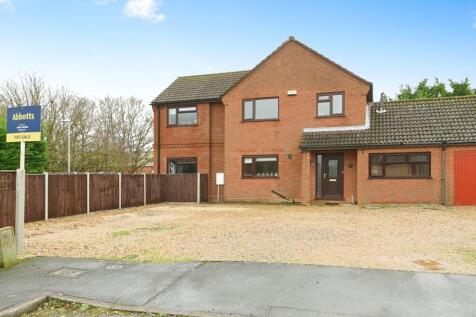 5 bedroom link detached house for sale