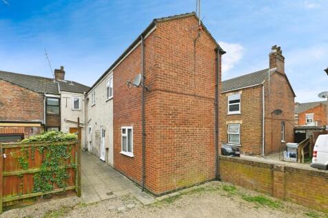2 bedroom semi-detached house for sale