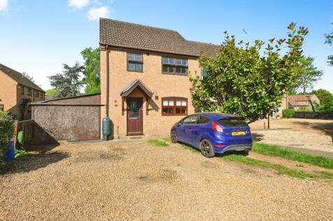 3 bedroom semi-detached house for sale