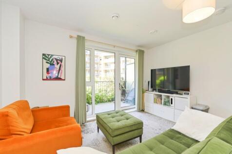 3 bedroom flat for sale