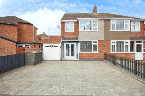 3 bedroom semi-detached house for sale