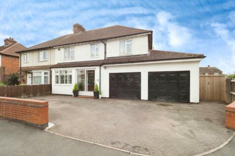 5 bedroom semi-detached house for sale