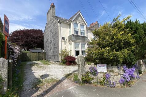 4 bedroom end of terrace house for sale
