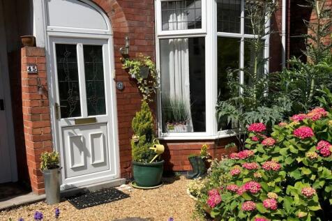 4 bedroom semi-detached house for sale