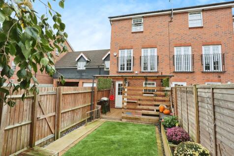 4 bedroom end of terrace house for sale