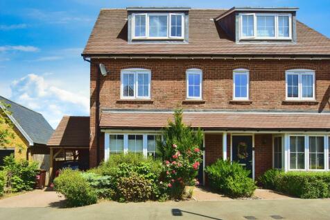 4 bedroom semi-detached house for sale